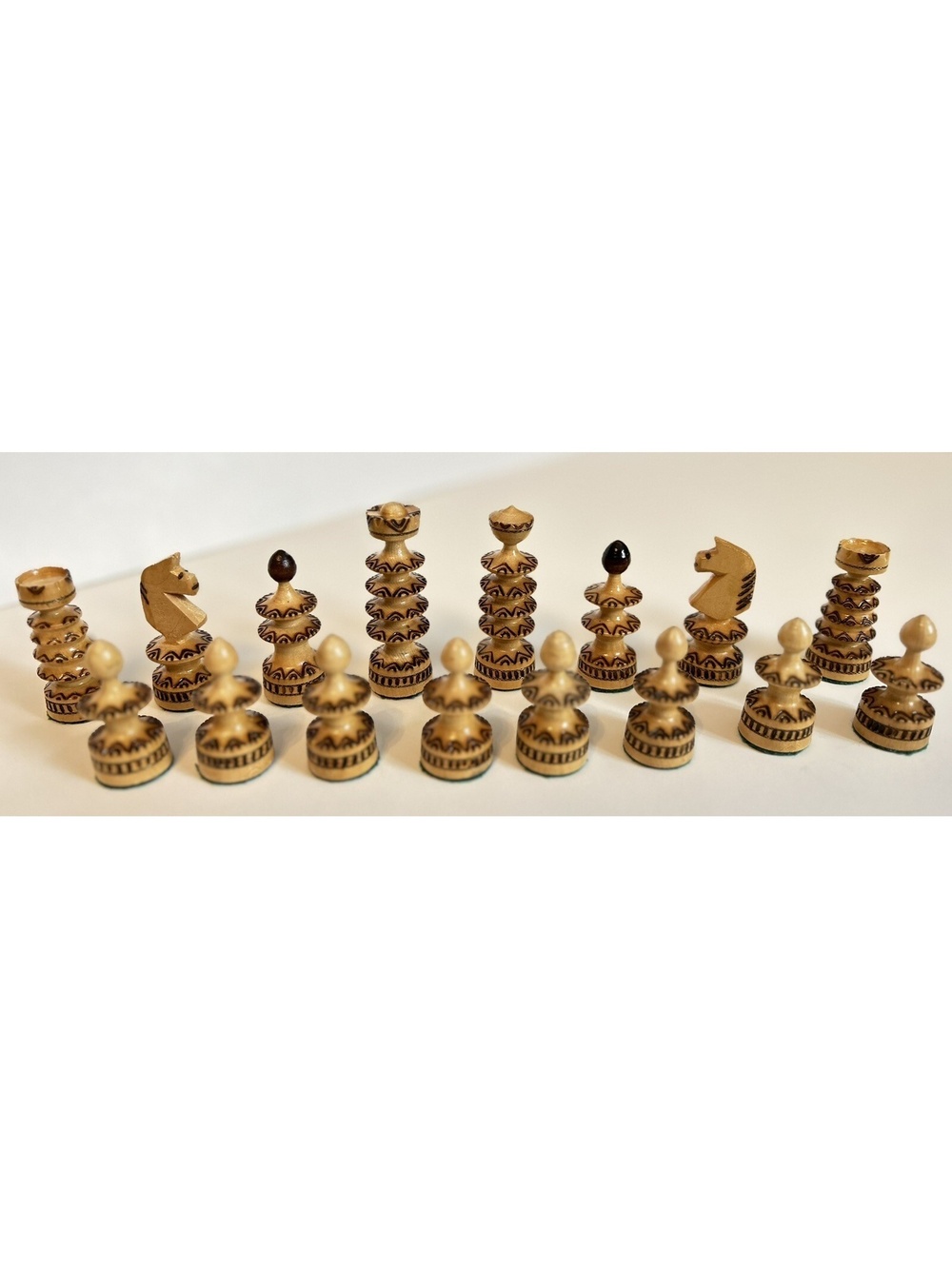 Wooden Chess Set 'Saint George' Style with Metal Inlay & Pyrography Incomplete - Picture 2 of 16